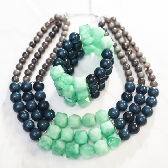 Beaded necklace and bracelet - Picture 4 of 11